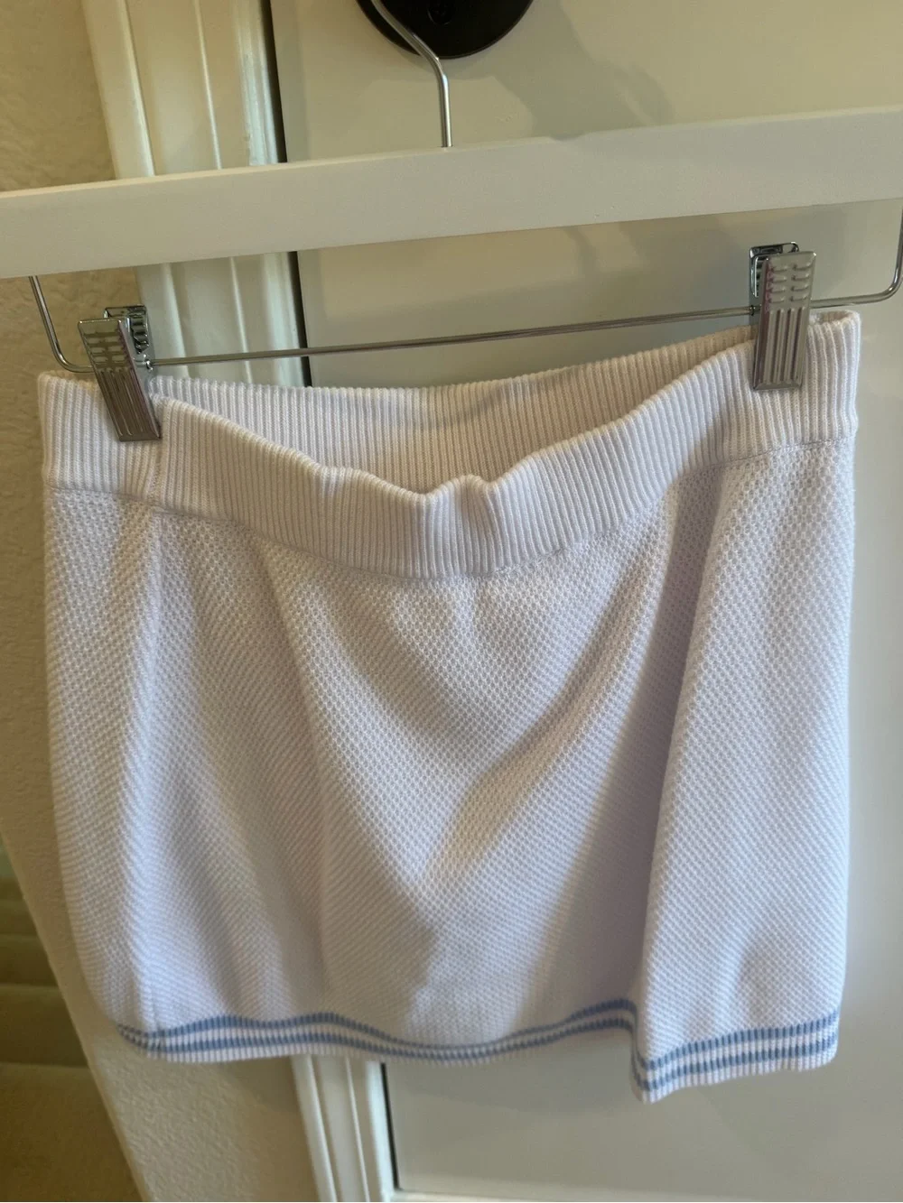 NWOT Alo Yoga Tennis Club Sweater Knit Skirt in White and Blue Size XS